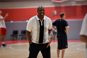 Sacramento discute il rinnovo di coach Mike Brown, ma c’è distanza