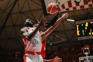 Pallacanestro Reggiana, caccia al centro: Ogbeide in pole, nodo Faye e attesa per Cheatham