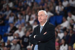 Emergenza AEK: nove giocatori indisponibili tra gastroenterite e infortuni