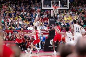 Real Madrid ran away and resisted the comeback of Olympiacos. It will be final with Panathinaikos