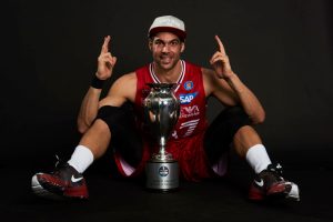 Olimpia Milano celebra il ritiro di Bruno Cerella: “Per sempre uno di noi”