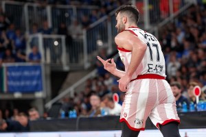 L’Olimpia Milano è la prima finalista. Un Ricci d’annata chiude la serie: 3-0 su Brescia