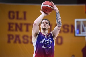 Nutribullet Treviso, la corsa a Veronesi: si inserisce la Dinamo Sassari?