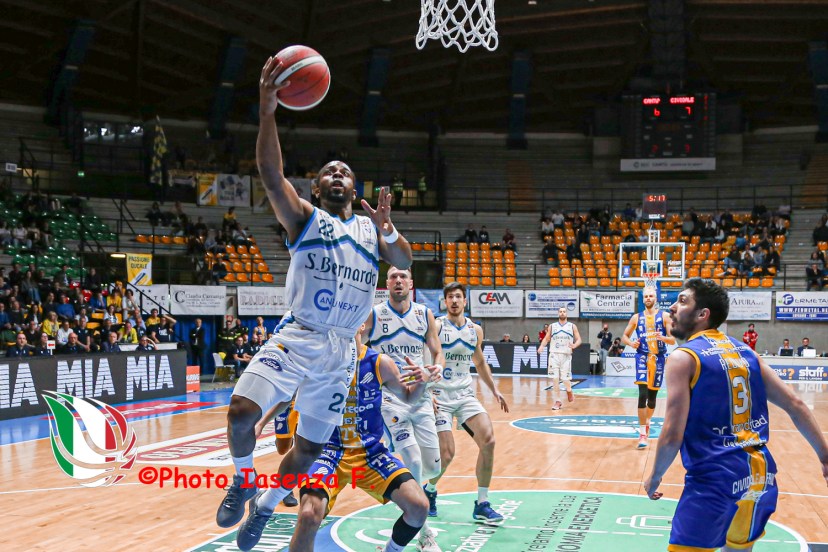 A2 Play off gara2 A2 Acqua S. Bernardo Cantù - UEB Gesteco Udine Anthony Hickey