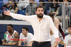 Urania Milano, si dividono le strade con coach Davide Villa