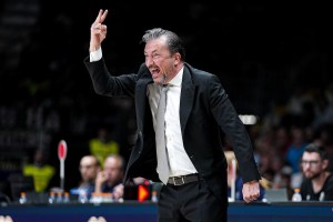 Luca Banchi: La squadra è andata oltre le difficoltà. Con la difesa si è imposto il ritmo