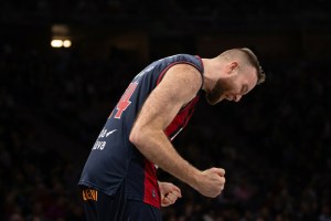 Matt Costello reportedly close to leaving Baskonia to join Valencia