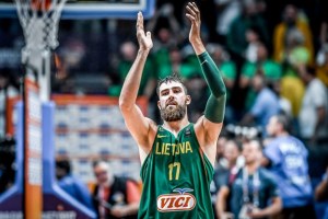 Jonas Valanciunas in arrivo ad Atene
