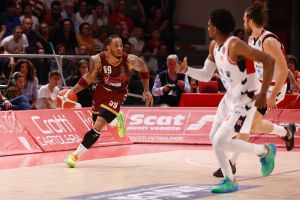 La Reyer grida forte al PalaBigi not today, Venezia supera Reggio: si va a gara-5