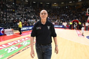 Caja ai saluti con la Fortitudo, direzione Cantù?