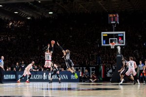 La tripla del pareggio di Shabazz Napier. La difesa Virtus doveva fare fallo?