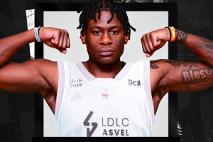 Admiral Schofield signs with Asvel