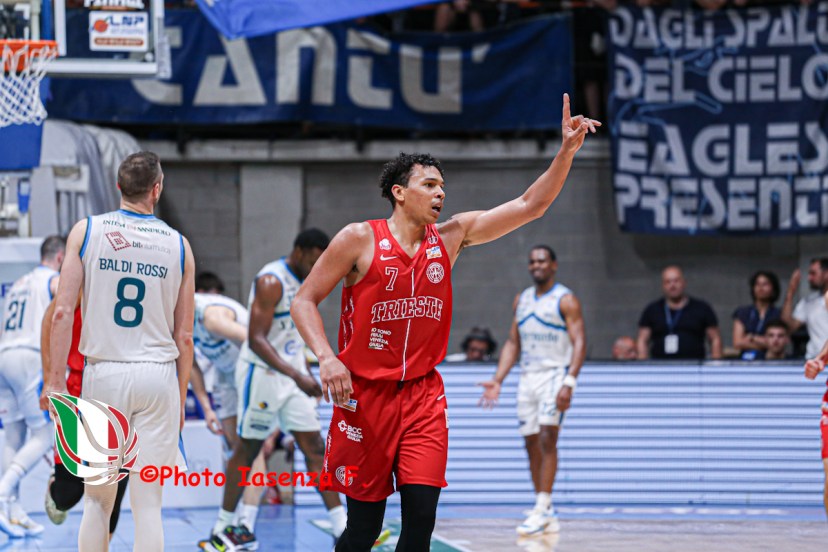 A2 finale play off Acqua S. Bernardo Cantù - Pallacanestro Trieste Justin Reyes