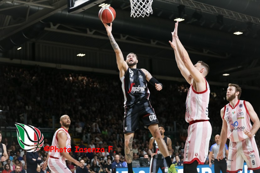 Play-off Segafredo Virtus Bologna- EA7 Emporio Armani Milano Isaïa Cordinier