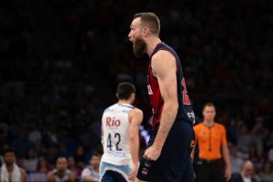 Valencia Basket sent the offers for Costello and Happ