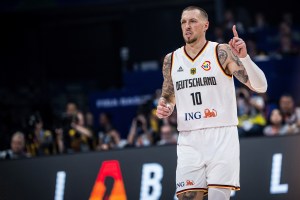 Daniel Theis: “Schröder will play until he’s 40 and finish in Braunschweig”