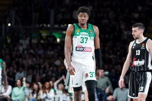 Grecia, i medici decideranno sulla presenza a Parigi di Kostas Antetokounmpo