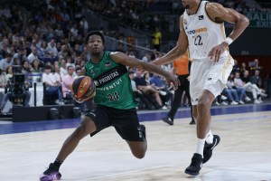 Real Madrid officially signs Andres Feliz
