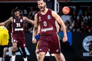 Nick Weiler-Babb signs a two-year extension with Bayern