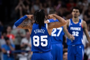 Paris 2024 | France takes risks but is saved by Strazel against a never tame Japan