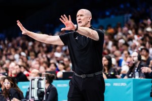 Japan coach Tom Hovasse on the foul on Strazel’s triple: “It didn’t look like a foul to me”