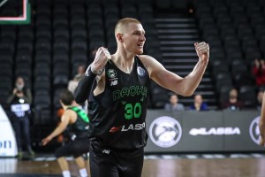 Futuro in Giappone per Aaron White