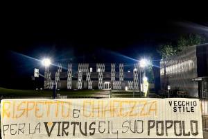 Virtus Bologna, aria di contestazione? Lo striscione del Vecchio Stile