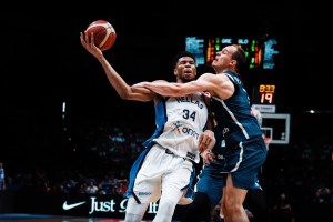 Pre Olimpico del Pireo, Antetokounmpo e la Grecia si impongono con autorità sulla Slovenia di Doncic