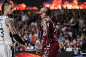 Reyer Venezia, rinnovo pluriennale per Simms: “Abbiamo voglia di fare qualcosa di importante”