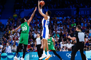 Paris 2024 | Victor Wembanyama leads France to win over Brazil