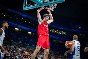 France-Germany: Franz Wagner goes up for a sensational dunk in traffic