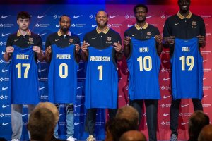 Barcelona officially presents its new signings