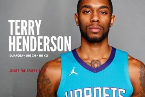 La Sella Cento firma Terry Henderson