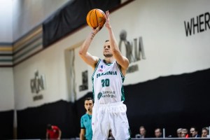 BCL qualifiers, la Dinamo Sassari rischia ma vince contro l’Uniclub Juventus: in finale sfiderà Bonn