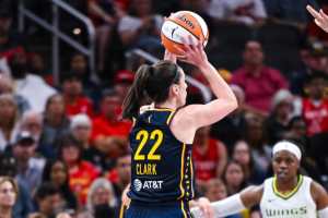 Caitlin Clark delivers a historic night: 45 Points, 10 assists and a record-breaking performance