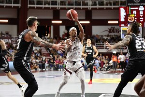 Justin Robinson extends with Trapani Shark until 2026
