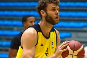 Fenerbahce ko in amichevole. 13 punti per Nicolò Melli