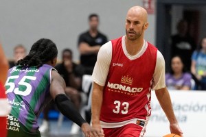 Monaco’s Nick Calathes suffered a knee injury