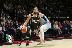 Napoli rimonta e spaventa Bologna, Shengelia la guida in finale di Supercoppa ed al successo 96-87
