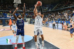 L’Urania Milano parte alla grande, spazzata via la Fortitudo Bologna 94-78