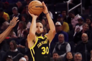 NBA, il terzetto Curry-Embiid-Jokic in cima alla classifica dei guadagni per la prossima stagione