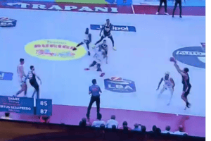 Trapani Shark-Virtus Bologna, l’episodio che ha fatto infuriare Antonini e Repesa