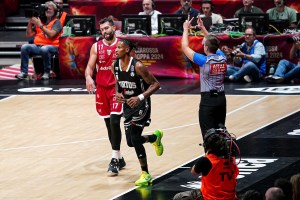 Will Clyburn esce per infortunio ma torna in campo: non preoccupa la stella della Virtus Bologna