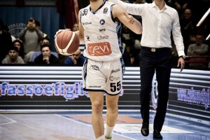 Napoli Basket, Stefano Saccoccia firma il primo contratto da pro