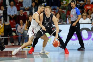 La Bertram Derthona espugna il Palashark 78-84 al termine di una partita punto a punto