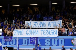 Striscione offensivo al Palaverde: quattro Daspo ai tifosi di Treviso