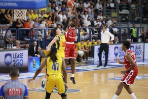 L’Olimpia Milano conquista soffrendo il successo contro Scafati