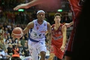 Reggio Emilia piazza il blitz a Trieste, Winston stellare