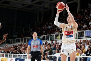 Reyer Venezia, attimo di tensione dopo la sirena con il Bourg