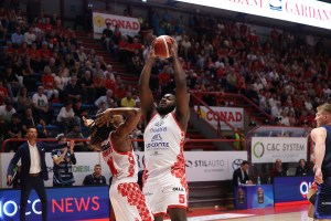 Estra Pistoia, Eric Paschall sarà in campo contro Varese? Le parole di coach Calabria